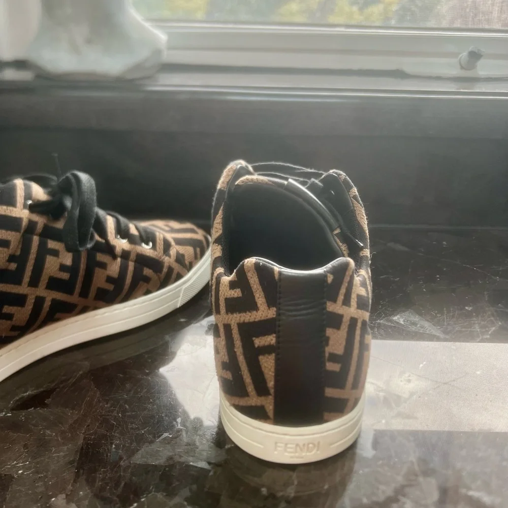 Fendi Men's Black and Tan Sneakers - Picture 4 of 5